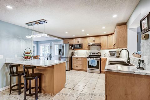 Photo 10 at 272 Jeff Smith Court, College Manor, Newmarket
