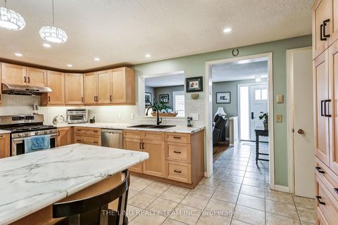 Photo 11 at 272 Jeff Smith Court, College Manor, Newmarket