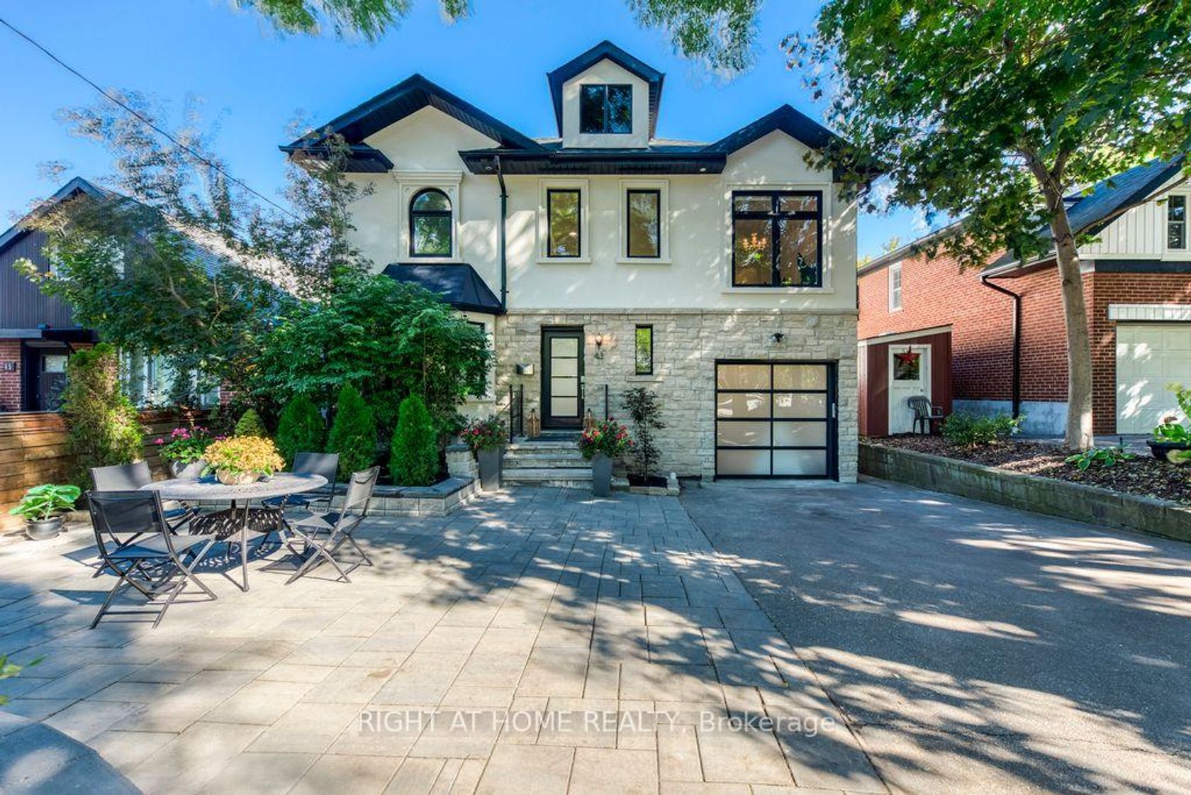 43 South Kingsway, Swansea, Toronto by Alessia Polo 43 South Kingsway, Swansea, Toronto