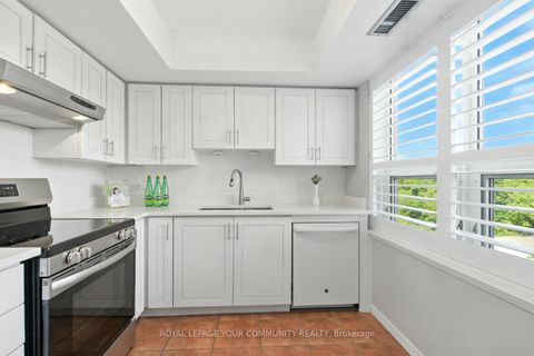 Photo 4 at 305 - 14924 Yonge Street, Aurora Highlands, Aurora