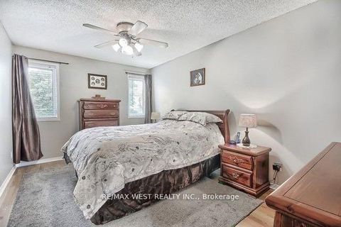 Photo 7 at 852 Beatrice Street E, Pinecrest, Oshawa