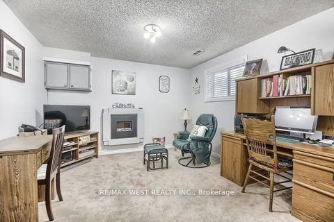 Photo 11 at 852 Beatrice Street E, Pinecrest, Oshawa