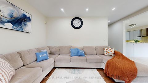 Photo 1 at 51 Estate Garden Drive, Oak Ridges, Richmond Hill