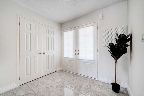 Photo 2 at 14 Hartney Drive, Rural Richmond Hill, Richmond Hill