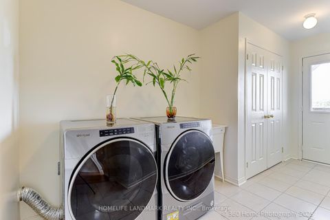 Photo 6 at 14 Hartney Drive, Rural Richmond Hill, Richmond Hill