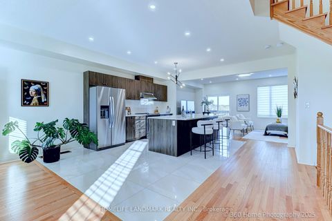 Photo 10 at 14 Hartney Drive, Rural Richmond Hill, Richmond Hill