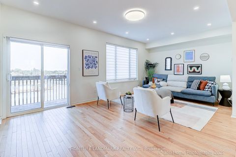 Photo 11 at 14 Hartney Drive, Rural Richmond Hill, Richmond Hill