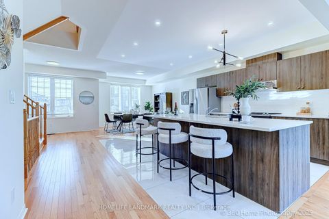 Photo 15 at 14 Hartney Drive, Rural Richmond Hill, Richmond Hill