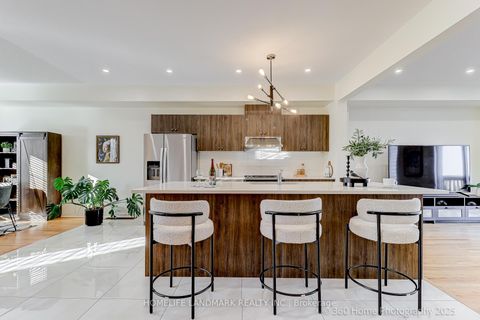 Photo 16 at 14 Hartney Drive, Rural Richmond Hill, Richmond Hill