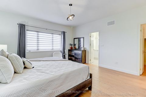 Photo 25 at 14 Hartney Drive, Rural Richmond Hill, Richmond Hill