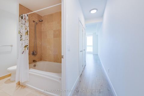 Photo 11 at 2305 - 218 Queens Quay W, Waterfront Communities C1, Toronto