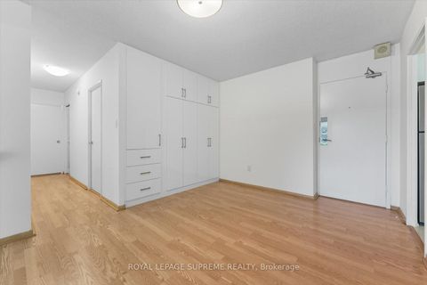 Photo 2 at 107 - 270 Scarlett Road, Smythe, Toronto