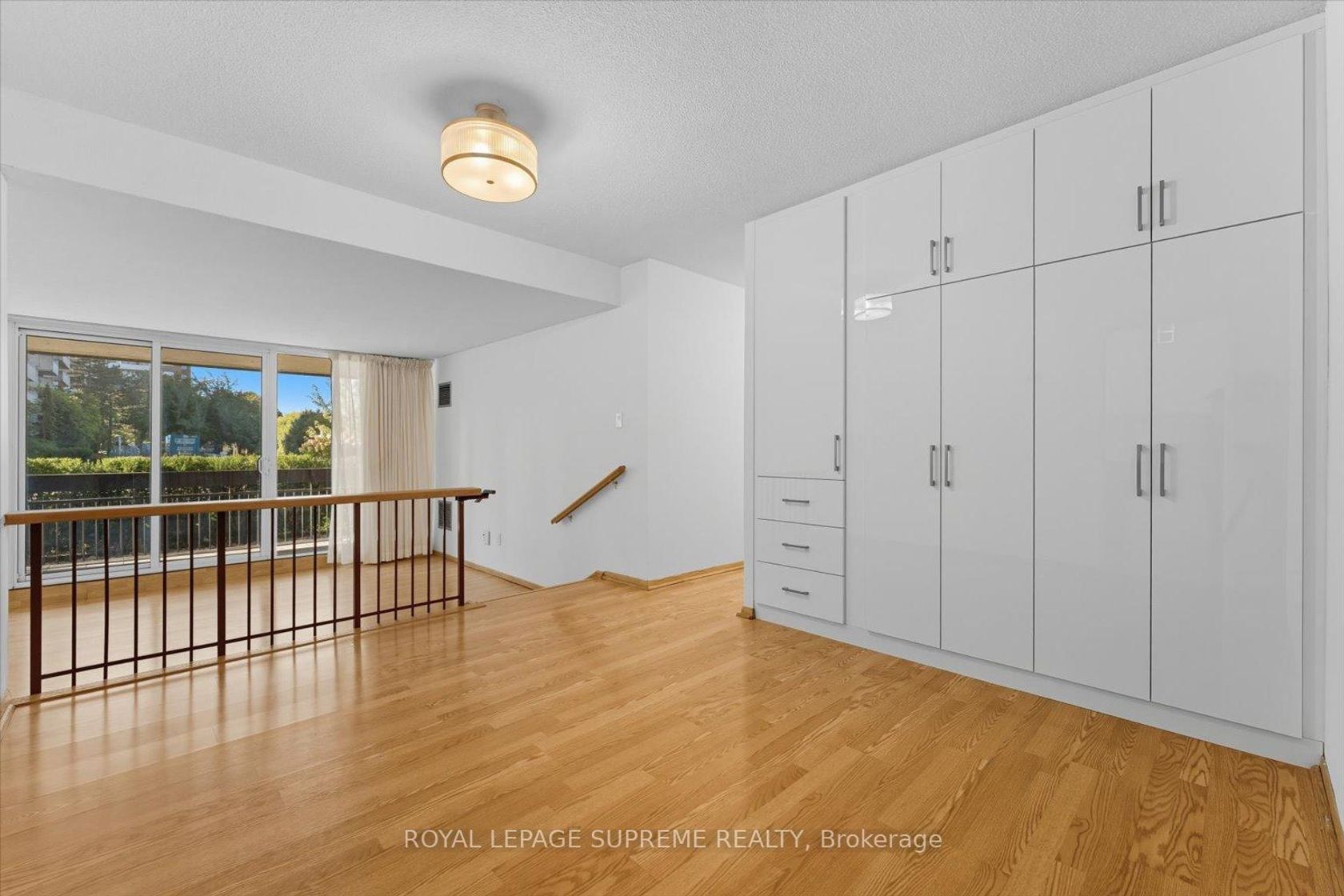 107 - 270 Scarlett Road, Smythe, Toronto 