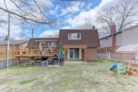 Photo 1 at 143 Springdale Drive, 400 North, Barrie