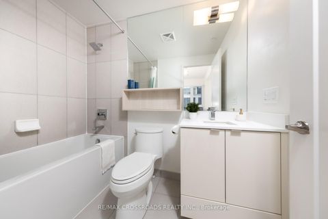 Photo 15 at 822 - 60 Princess Street, Waterfront Communities C8, Toronto