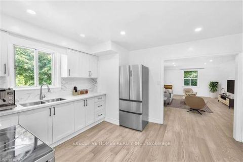Photo 1 at 826 SCARBOROUGH GOLF CLUB Road, Woburn, Toronto