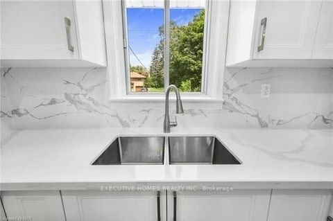 Photo 2 at 826 SCARBOROUGH GOLF CLUB Road, Woburn, Toronto