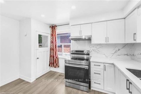 Photo 3 at 826 SCARBOROUGH GOLF CLUB Road, Woburn, Toronto