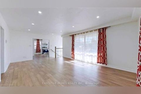 Photo 4 at 826 SCARBOROUGH GOLF CLUB Road, Woburn, Toronto