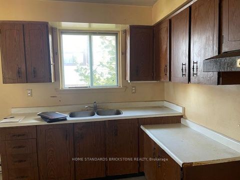 Photo 1 at 45 Hildenboro Square, L'Amoreaux, Toronto