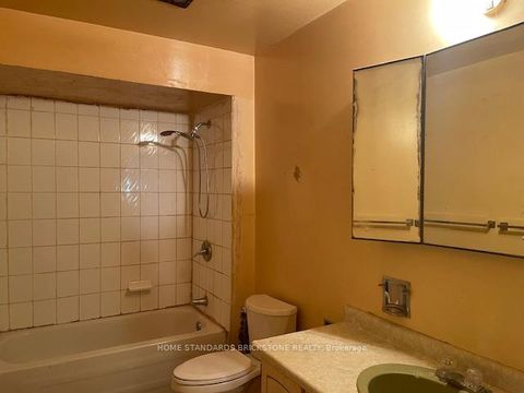 Photo 6 at 45 Hildenboro Square, L'Amoreaux, Toronto