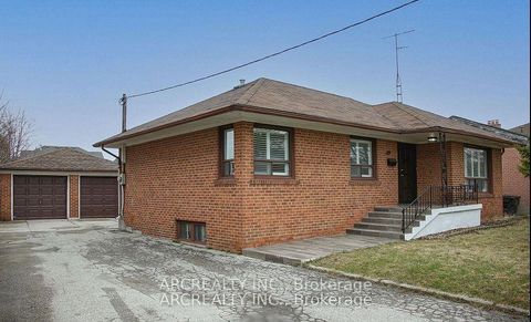 Photo 2 at 16 Faith Avenue, Clanton Park, Toronto