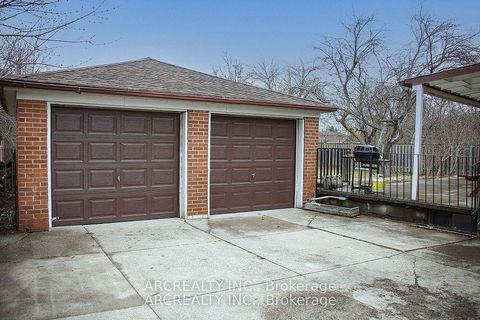 Photo 3 at 16 Faith Avenue, Clanton Park, Toronto