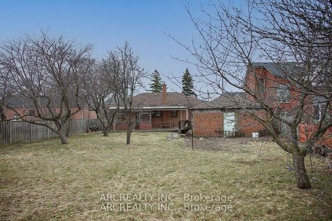 Photo 27 at 16 Faith Avenue, Clanton Park, Toronto