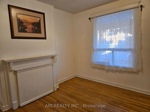 Photo 3 at 910 Dovercourt Road, Junction, Toronto