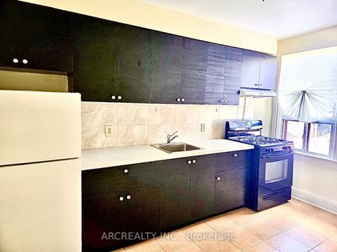 Photo 4 at 910 Dovercourt Road, Junction, Toronto