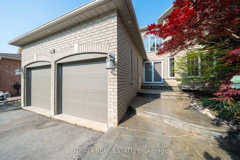 Photo 2 at 39 Dunblane Avenue, Maple, Vaughan