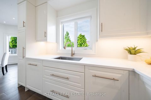 Photo 11 at 39 Dunblane Avenue, Maple, Vaughan