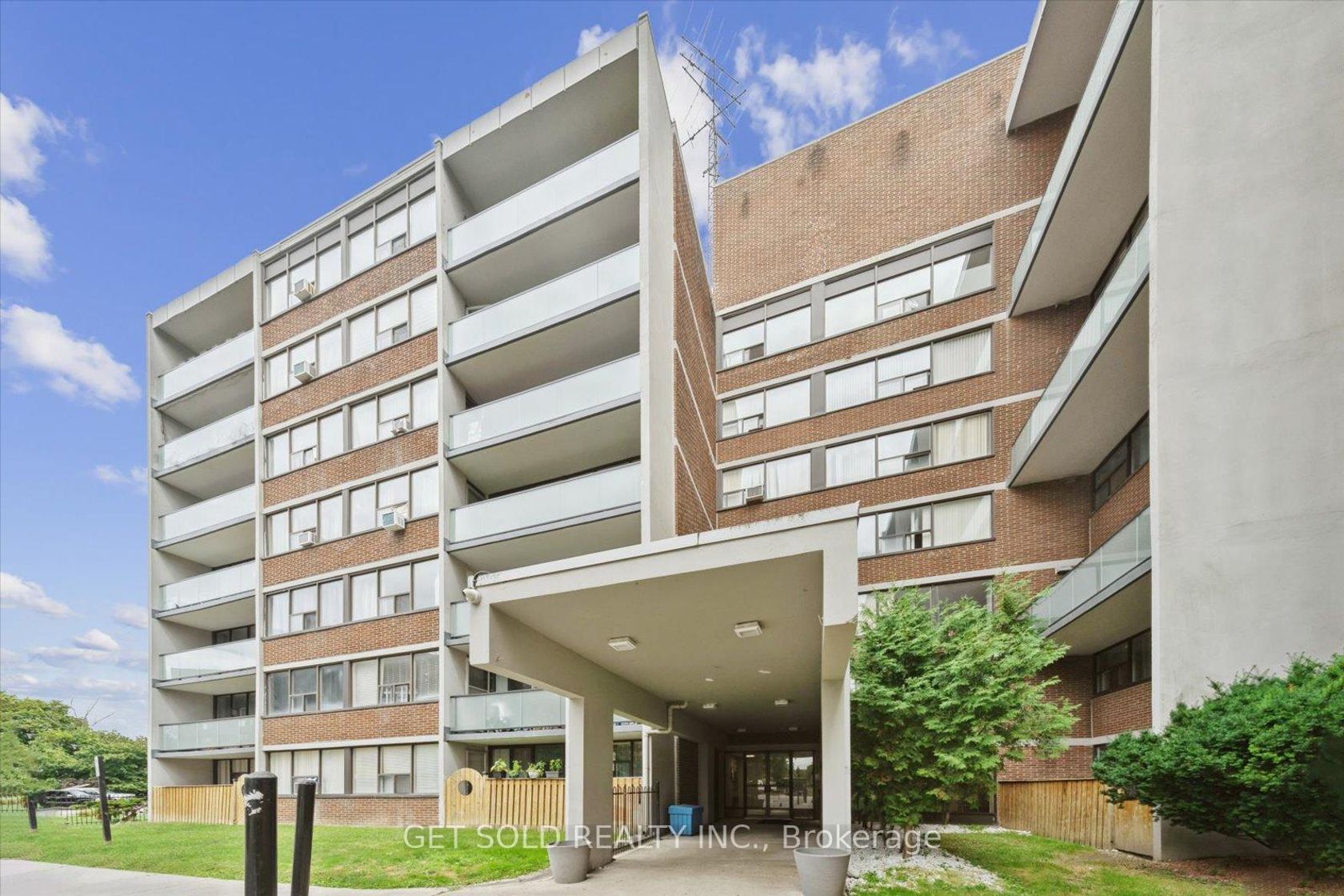 301 - 2121 Roche Court, Sheridan, Mississauga 