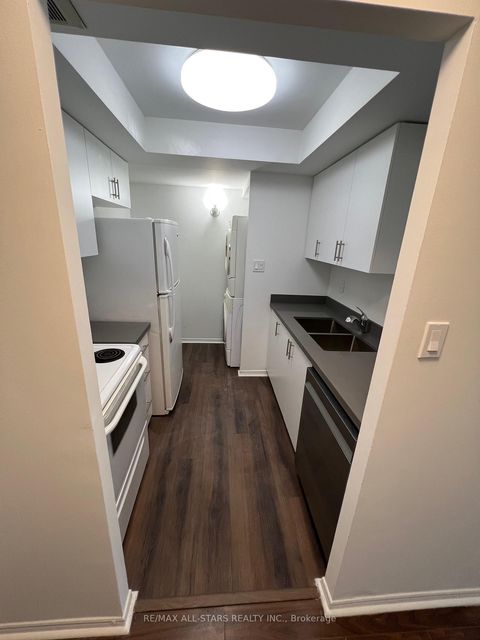 Photo 4 at 611 - 5 Greystone Walk Drive, Kennedy Park, Toronto