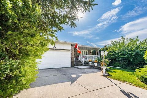 Photo 1 at 61 Brewster Crescent, Jane Heights, Toronto