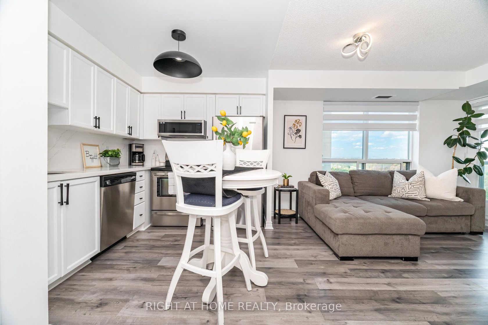 1211 - 2545 Erin Centre Boulevard, Central Erin Mills, Mississauga 