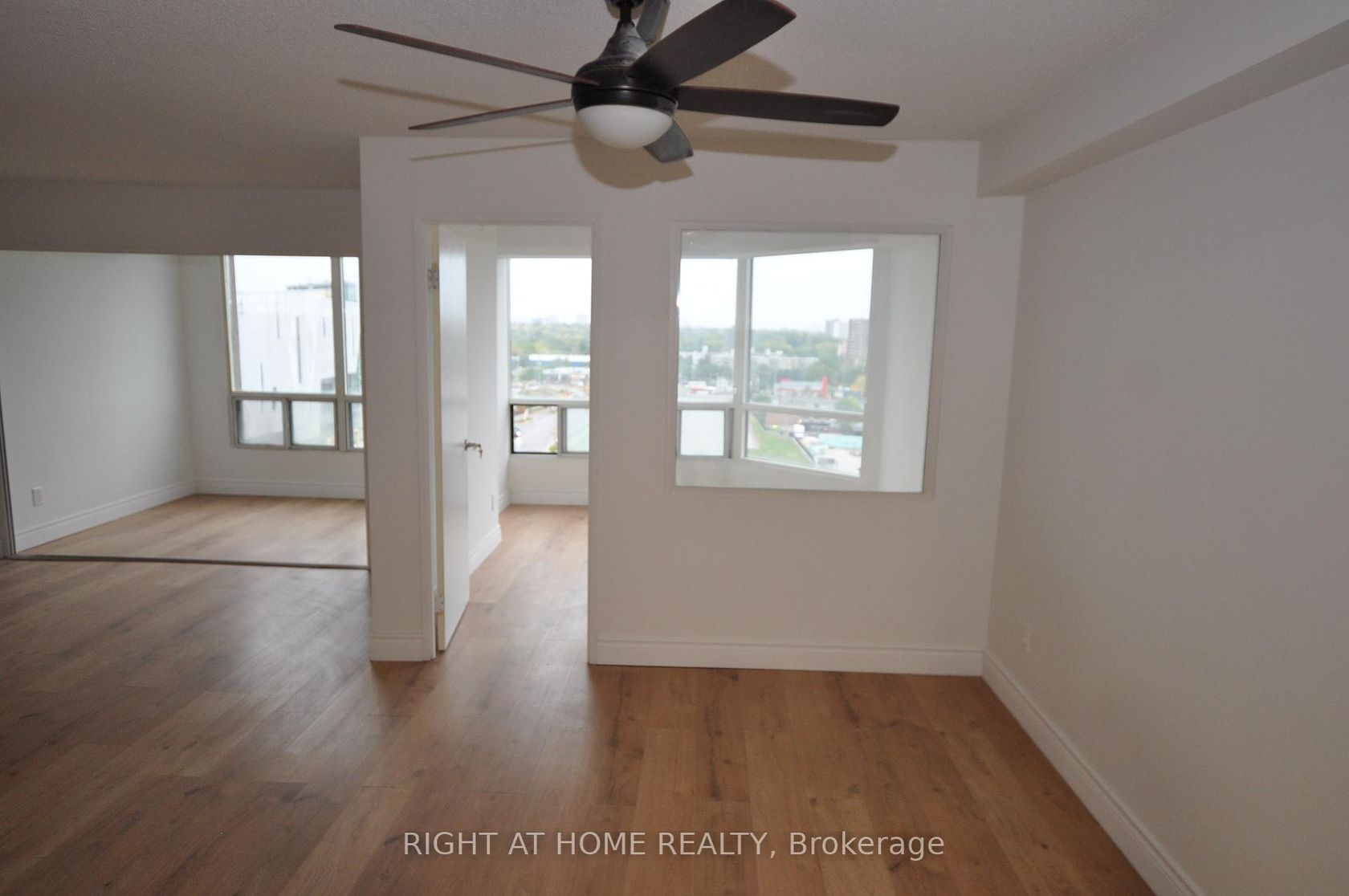 815 - 115 Hillcrest Avenue, Cooksville, Mississauga by Loree Meneguzzi Real Estate 815 - 115 Hillcrest Avenue, Cooksville, Mississauga