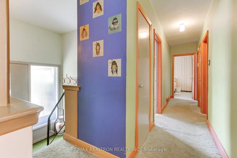 Photo 3 at 49 Monkswood Crescent, Central Newmarket, Newmarket