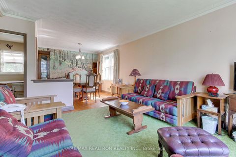 Photo 6 at 49 Monkswood Crescent, Central Newmarket, Newmarket