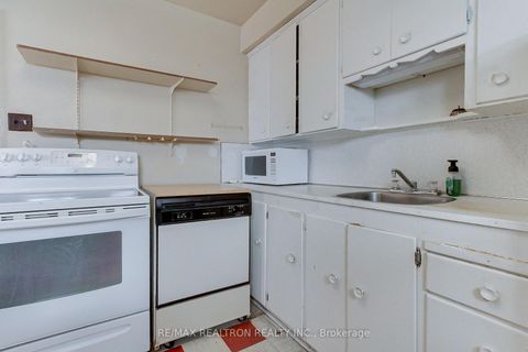 Photo 8 at 49 Monkswood Crescent, Central Newmarket, Newmarket