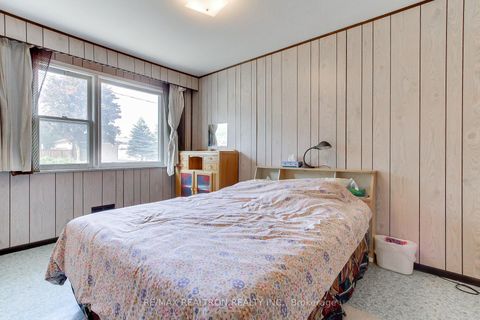 Photo 10 at 49 Monkswood Crescent, Central Newmarket, Newmarket