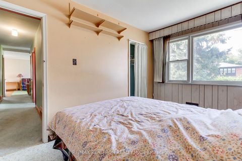 Photo 11 at 49 Monkswood Crescent, Central Newmarket, Newmarket