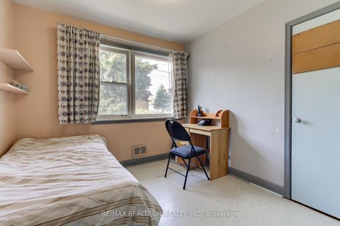 Photo 13 at 49 Monkswood Crescent, Central Newmarket, Newmarket