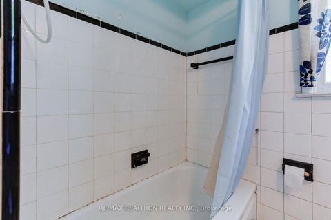 Photo 15 at 49 Monkswood Crescent, Central Newmarket, Newmarket