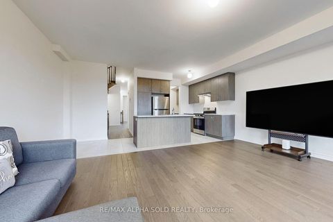 Photo 4 at 66 Puisaya Drive, Rural Richmond Hill, Richmond Hill