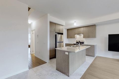 Photo 7 at 66 Puisaya Drive, Rural Richmond Hill, Richmond Hill