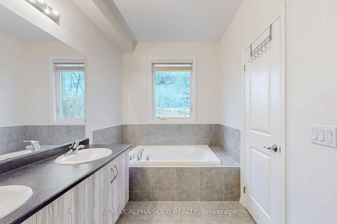 Photo 21 at 66 Puisaya Drive, Rural Richmond Hill, Richmond Hill