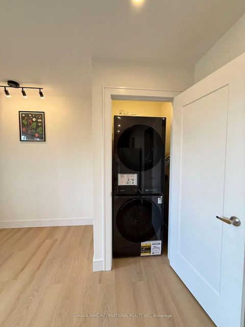 Photo 6 at 52 - 16 Rexdale Boulevard, Kipling, Toronto