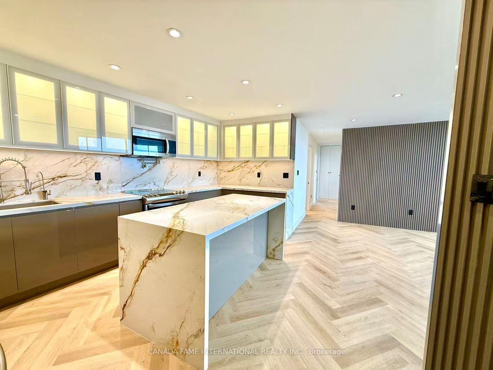 ph04 - 330 Dixon Road, The Westway, Toronto 