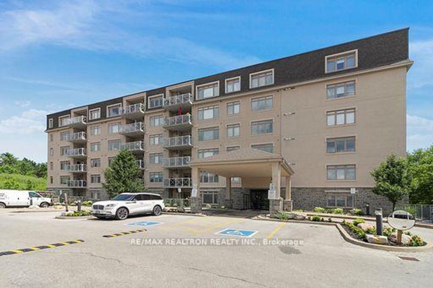 402 - 149 Church Street, Schomberg, King by Loree Meneguzzi Real Estate 402 - 149 Church Street, Schomberg, King